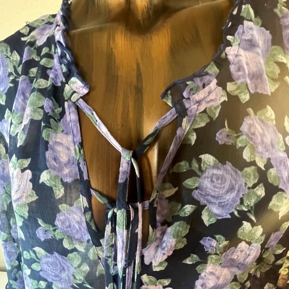 American Eagle Outfitters - Picture 3 of 8